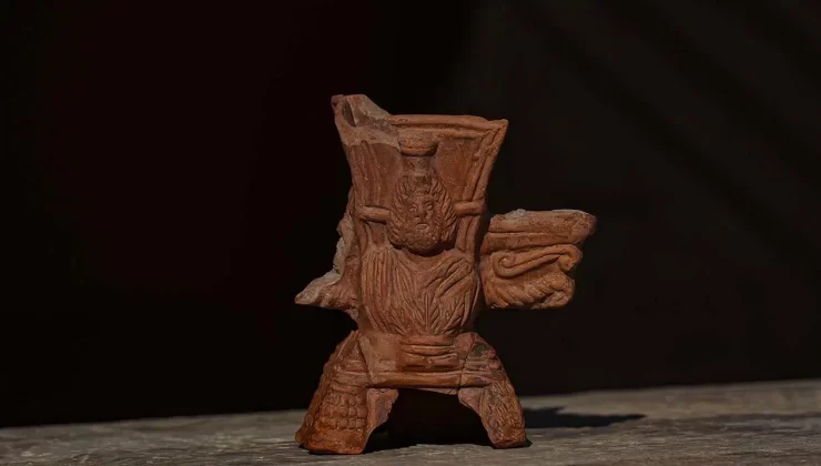 Efes’te Mısır tanrısı kabartmalı tütsü bulundu
