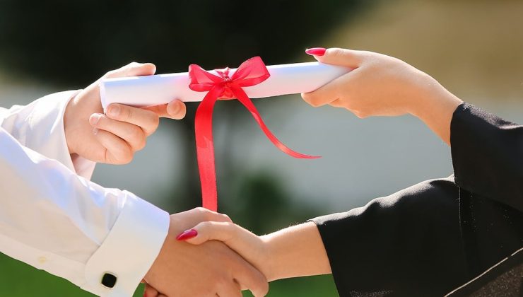 Akademik sahteciliğe cezalar yolda! Tez yazdırana para cezası, sahte diplomaya hapis