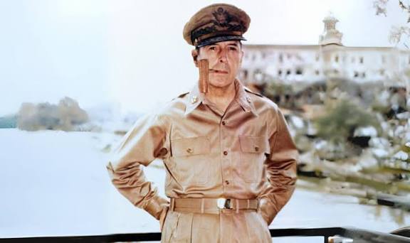 Douglas MacArthur Kimdir