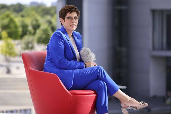 Annegret Kramp-Karrenbauer Kimdir