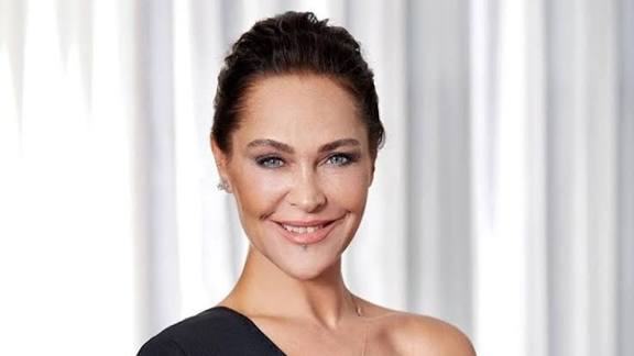 Hülya Avşar Kimdir