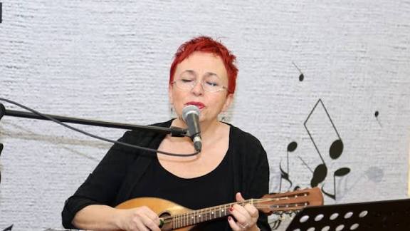 Sumru Ağıryürüyen Kimdir