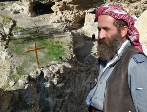 Kayaların ortasında! Yüzlerce yıllık yapıya kimse ulaşamıyor