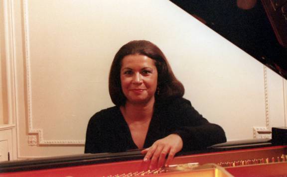 Verda Erman Kimdir