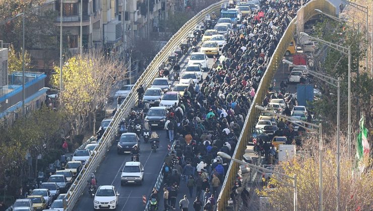İran’da Protestolar Sürüyor: Ezna ve Kirmanşah’ta İki Genç Öldürüldü