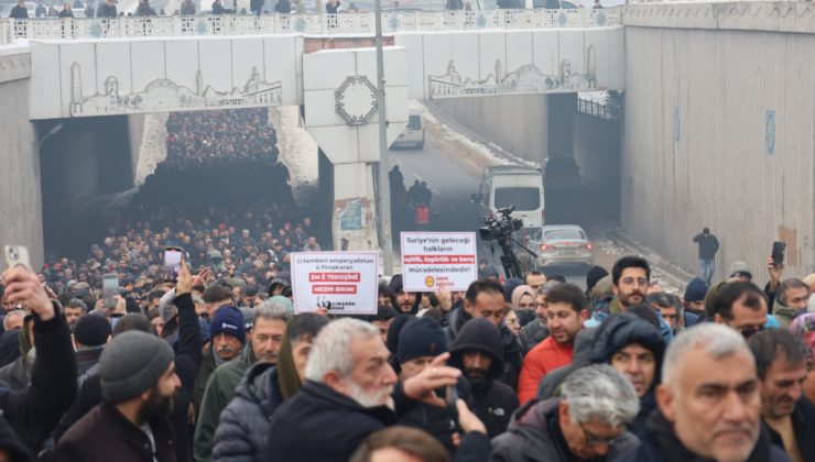 Diyarbakır’da Binlerce Kişi HTŞ Saldırılarını Protesto Etti