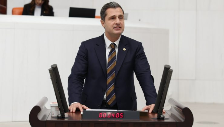 CHP’li Deniz Yücel: AKP Türkiye’sinde basın can çekişiyor