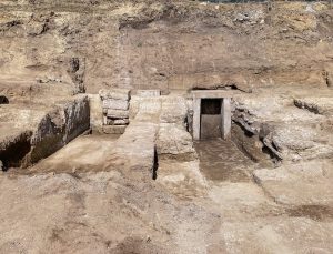 ROMA’DA 2.400 YILLIK ELİT MEZARLAR VE HERKÜL’E ADANMIŞ KUTSAL ALAN ORTAYA ÇIKARILDI