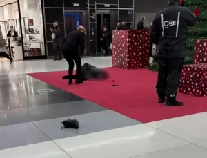 AVM’de korkunç olay! 2. kattan düşen genç hayatını kaybetti