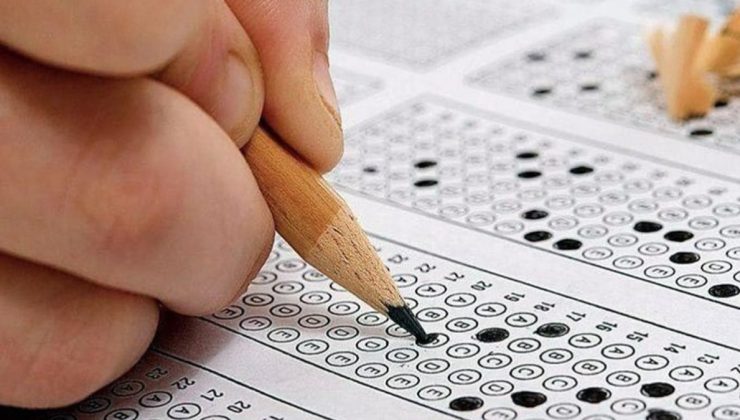 “Başarı Cezalandırılıyor”: KPSS Birincisi Temizlik Görevlisi Oldu