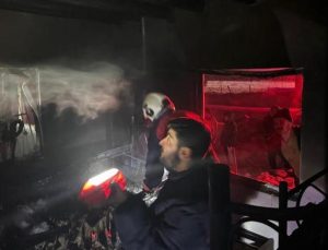 Hakkari’de korkutan ev yangını: 4 çocuk hastaneye kaldırıldı