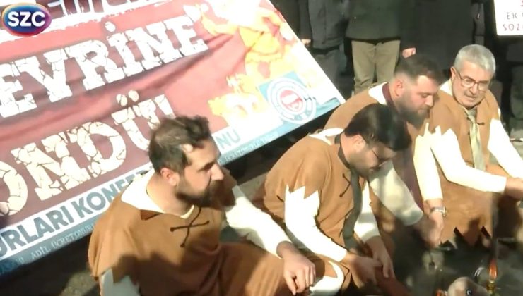 Memurlar “Taş Devri” Kıyafetleriyle Zam Protestosu Yaptı