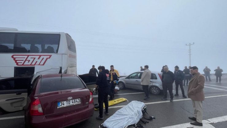 Sivas’ta sisli havada zincirleme kaza: Otobüs, otomobil ve TIR’lar birbirine girdi