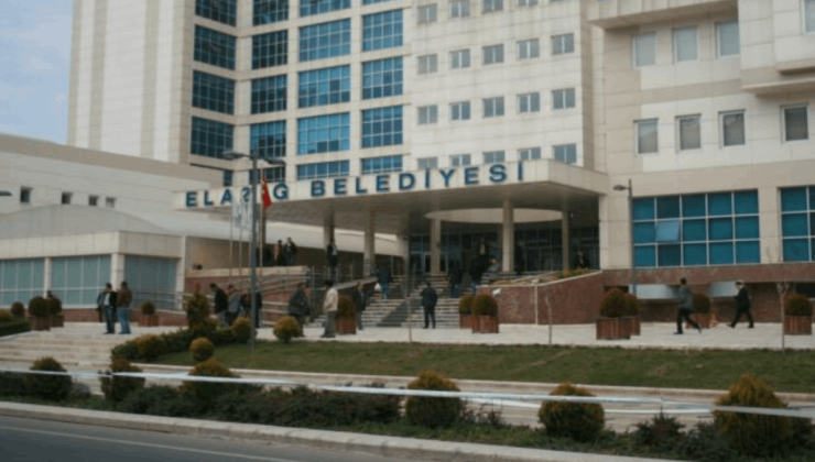 AKP’li belediyenin kararı yargıdan döndü: 65 yaş üstüne biniş sınırı iptal