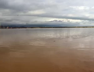 Hatay’da sağanak yağış tarım arazilerini vurdu