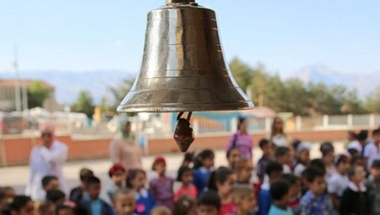 Okulda ilahi zili gerginliği: Müdürle tartışma kameraya yansıdı