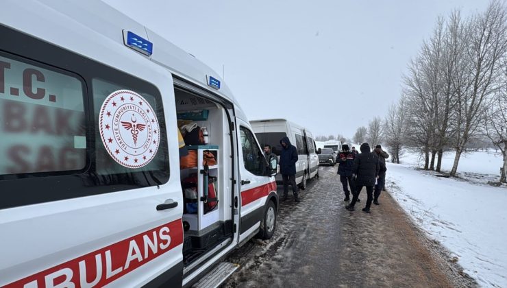 Sivas’ta öğrenci servisi devrildi: 9’u öğrenci 10 kişi yaralandı