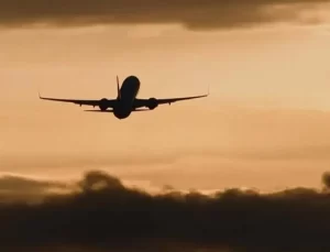 Katar, ülkede mahsur kalan yolcular için tahliye uçuşlarını askıya aldı