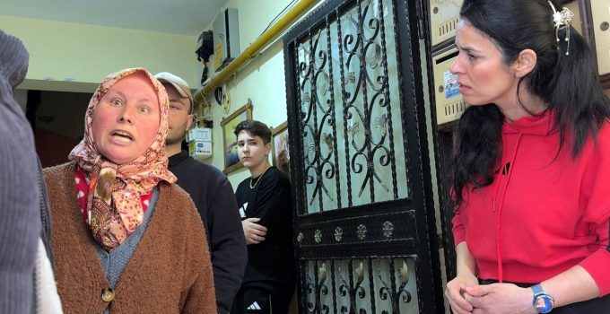 Apartmanı illallah ettiren komşu! Evden tam 3 kamyon çöp çıktı