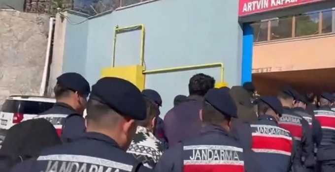 “Avukatız” dediler, milyonları topladılar