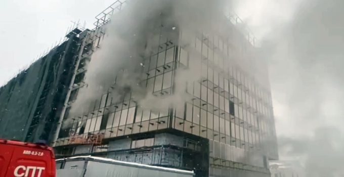 Moskova’da inşa halindeki binada çıkan yangında 8 kişi öldü