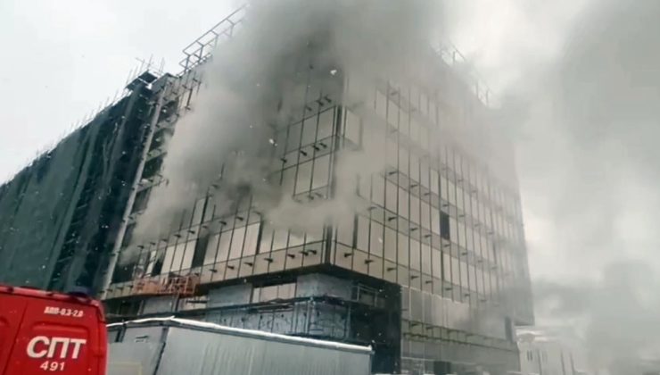 Moskova’da inşa halindeki binada çıkan yangında 8 kişi öldü