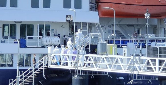 Rotterdam’a ulaşan ölüm gemisi dezenfekte edilmeye başlandı