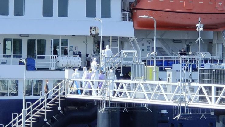 Rotterdam’a ulaşan ölüm gemisi dezenfekte edilmeye başlandı